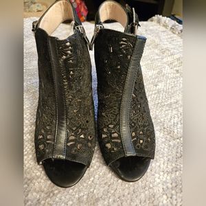 Vince Camuto Yamina Black Genuine Suede Heels